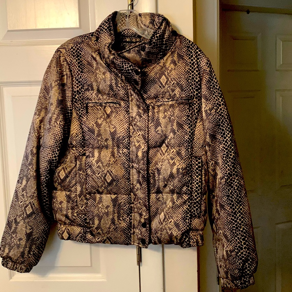 Calvin Klein down jacket like new. Waist length